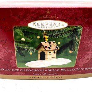 Hallmark Keepsake Ornament Woodstock On Doghouse Display Piece 2000 A Snoopy Chr
